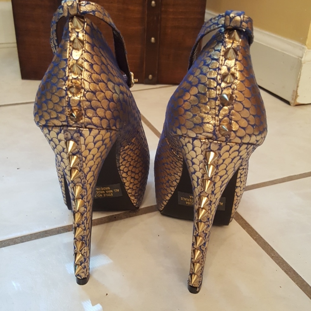 Heels - Picture 3 of 5